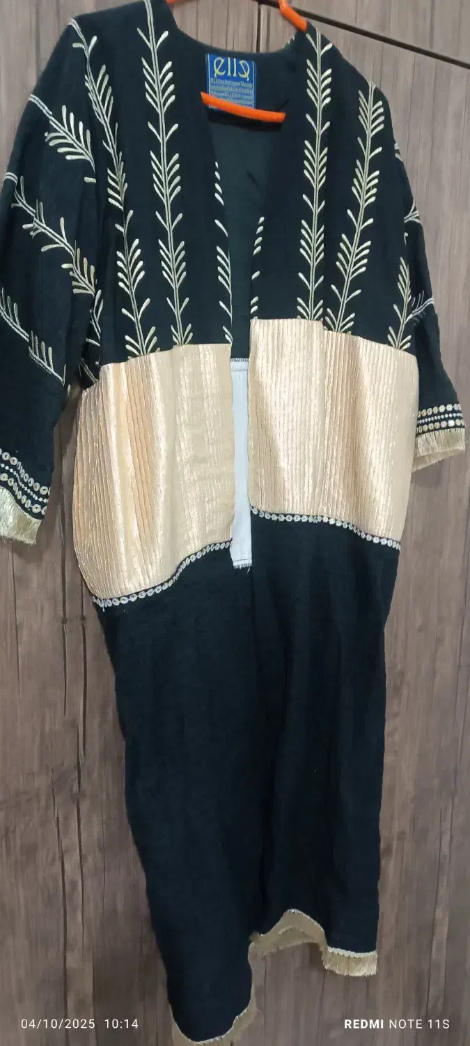 لباسها در حد نو|لباس|شاهینشهر, خانه کارگر|دیوار