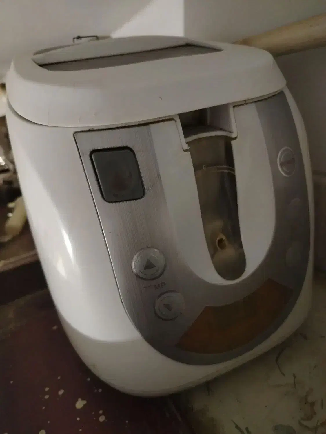 سرخ کن بزرگ وچینی گل سرخ|ظروف پختوپز|کرمانشاه, |دیوار