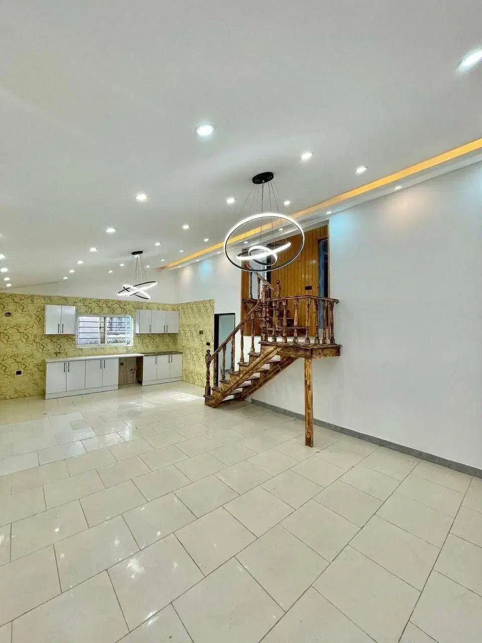 فروش فوری ویلاباغ نیم پیلوت۲۶۰متری/سندعرصه وعیان|فروش خانه و ویلا|چابکسر, |دیوار