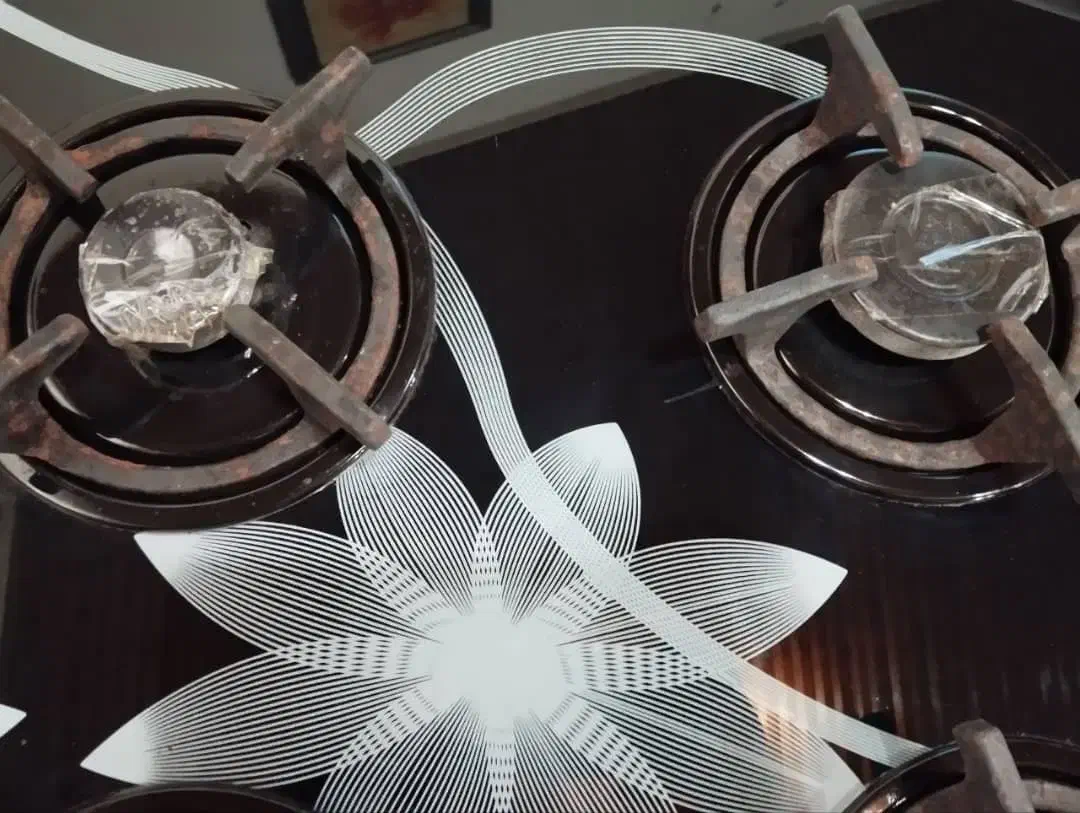 گاز رو میزی شیشه ای در حدنو کاملا تمیز و سالم|اجاق گاز و لوازم برقی پختوپز|بندر انزلی, امامزاده|دیوار