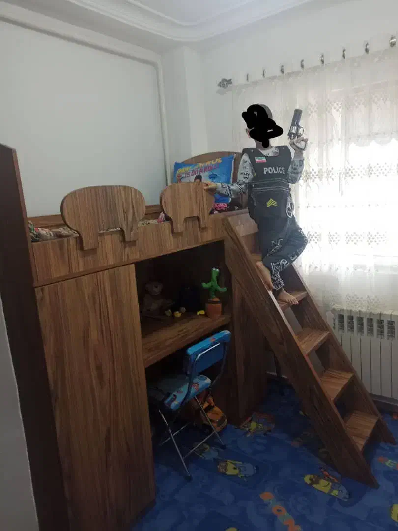 تخت ومیز وتحریک چوبی سالم کم جا با کمد لباس|تخت و سرویس خواب|رشت, جهاد|دیوار