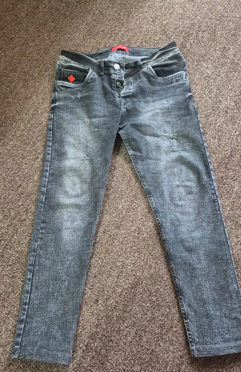 شلوار جین پسرونه در حدنو|لباس|شیراز, قلعه شاهزاده بیگم|دیوار