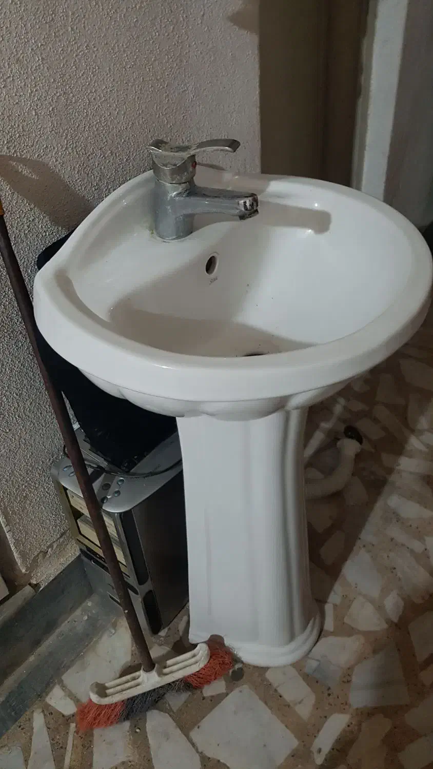 روشویی پایه دار  صورت شور|لوازم سرویس بهداشتی|رشت, گلزاران|دیوار