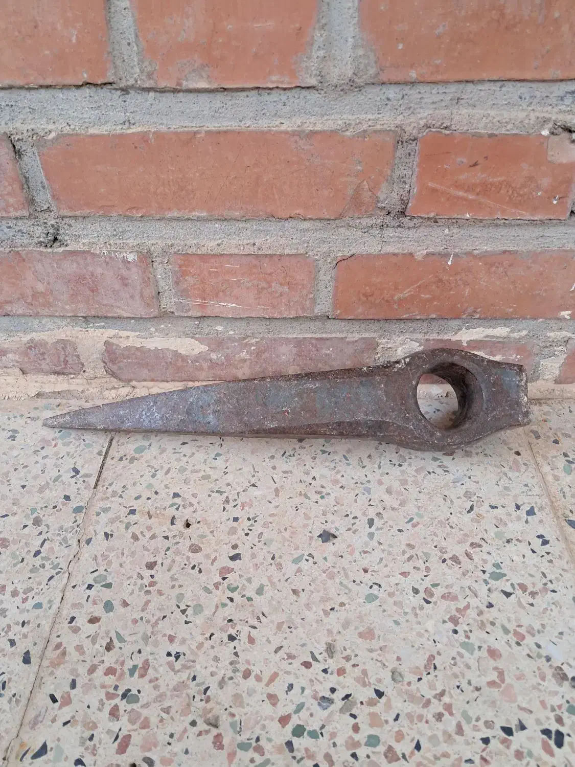 کلنگ|کلکسیون اشیاء عتیقه|اندیمشک, |دیوار