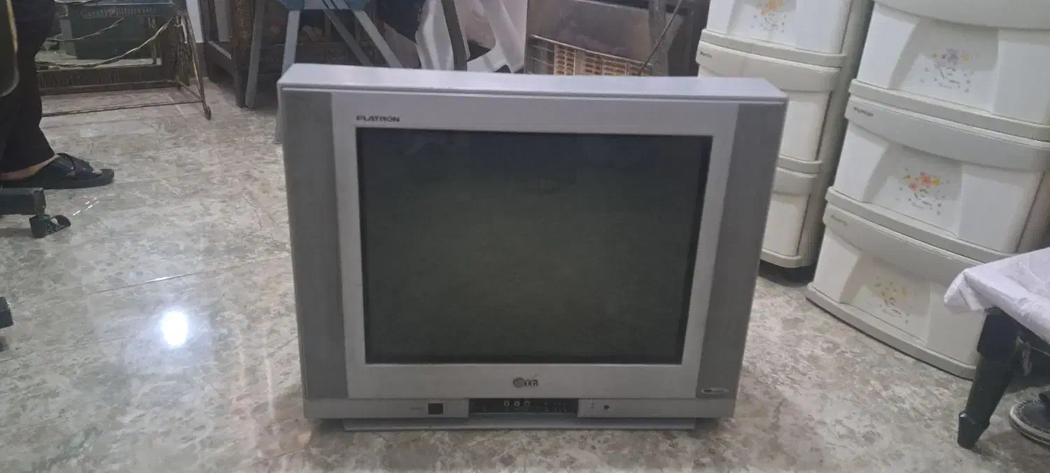 تلویزیون|تلویزیون و پروژکتور|قم, چهل درخت‎|دیوار