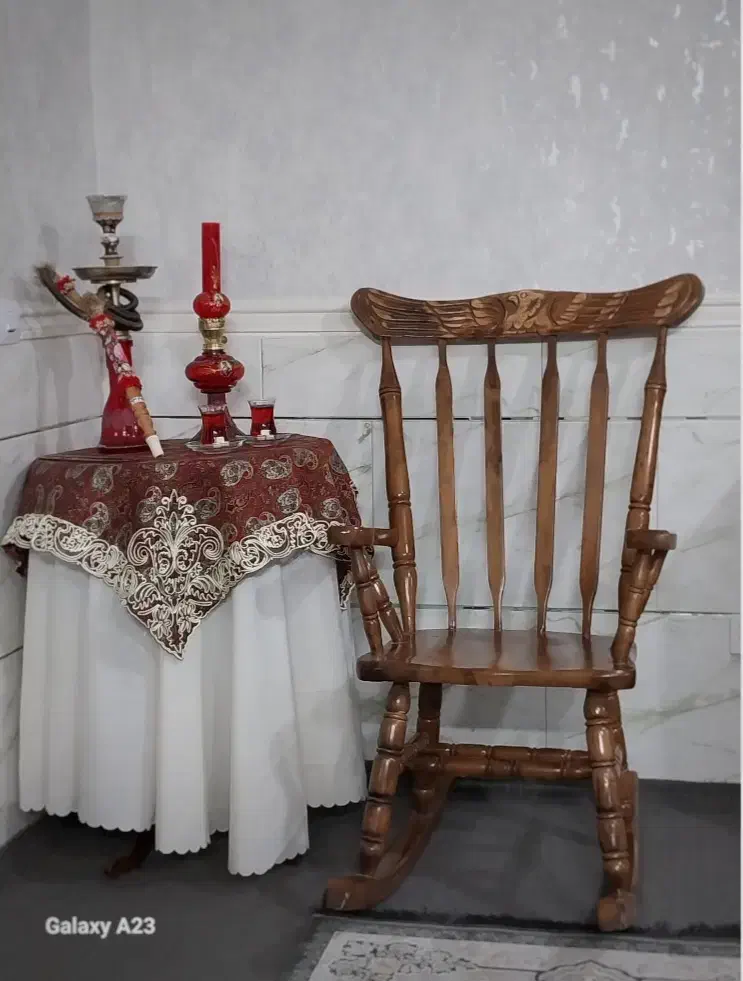 میز خاطره ،صندلی راک در حد نو|مبلمان خانگی و میز عسلی|آبیک, |دیوار