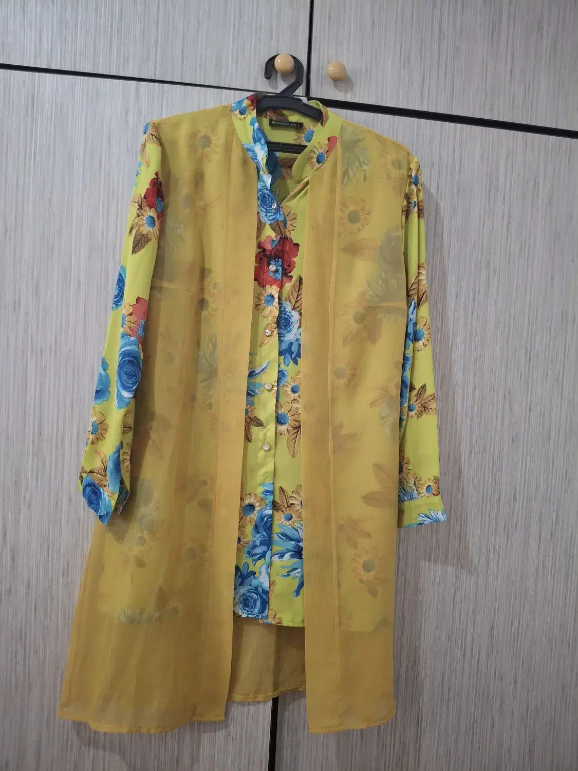 تعدادی تونیک|لباس|سنندج, |دیوار