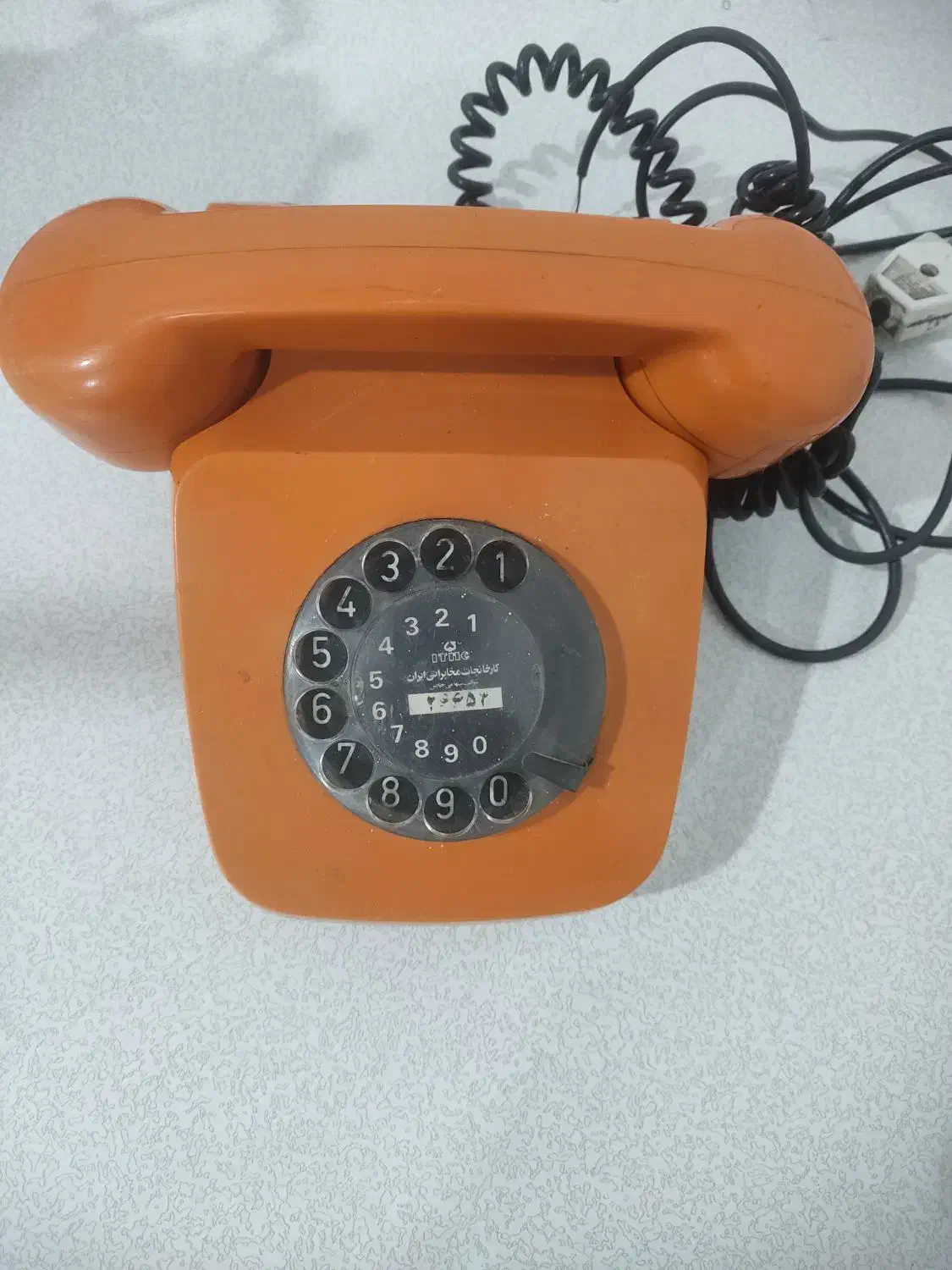 گوشی قدیمی سالم تمیز|کلکسیون اشیاء عتیقه|ربط, |دیوار