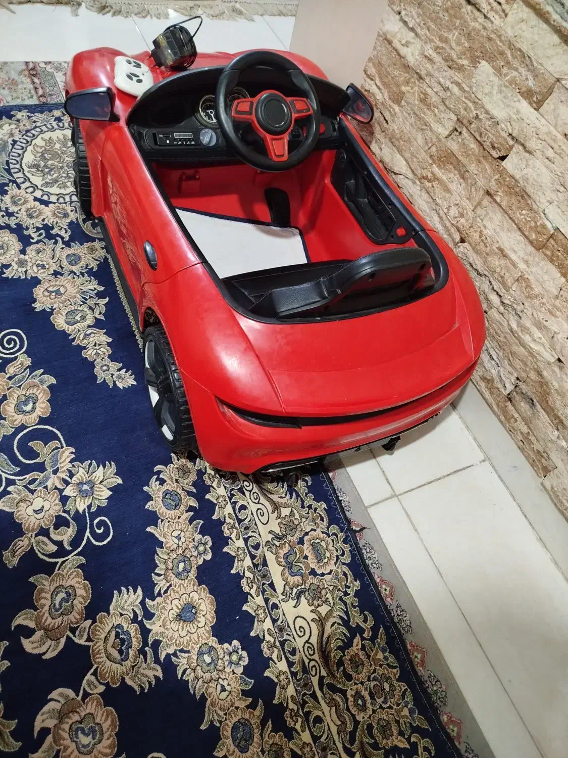 ماشین شارژی|اسباب‌بازی بچه|رباط‌کریم, رباط‌کریم|دیوار