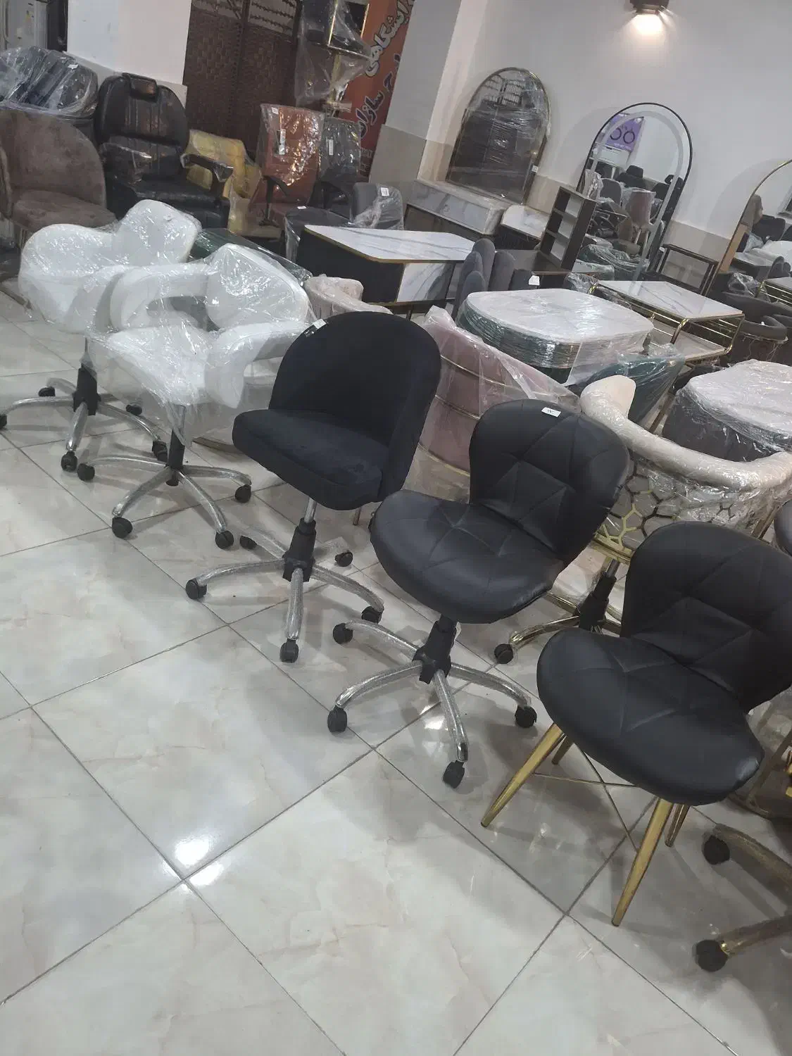 صندلی کاشت ناخن|آرایشگاه و سالنهای زیبایی|رشت, امین الضرب|دیوار