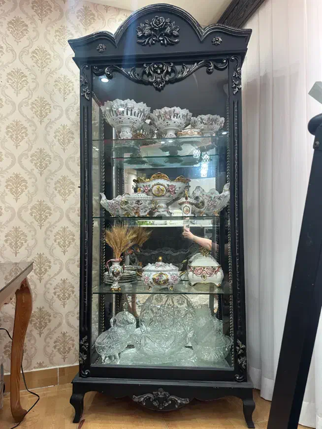 بوفه سالم و تمیز پشتش هم آیینه بزرگ|بوفه، ویترین، کنسول|رشت, فلسطین|دیوار