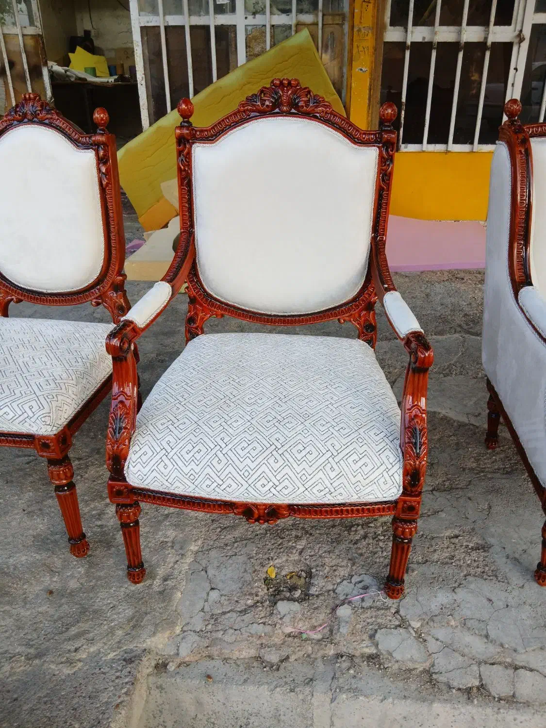 تعمیرات مبلمان‌ راحتی و سلطنتی|مبلمان خانگی و میز عسلی|شیراز, فرگاز|دیوار