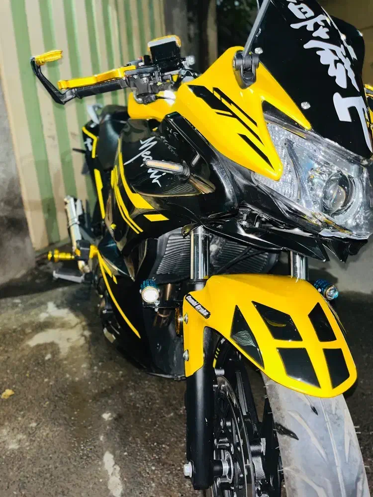 مگلی 1402|موتورسیکلت|نیشابور, گنبد سبز|دیوار