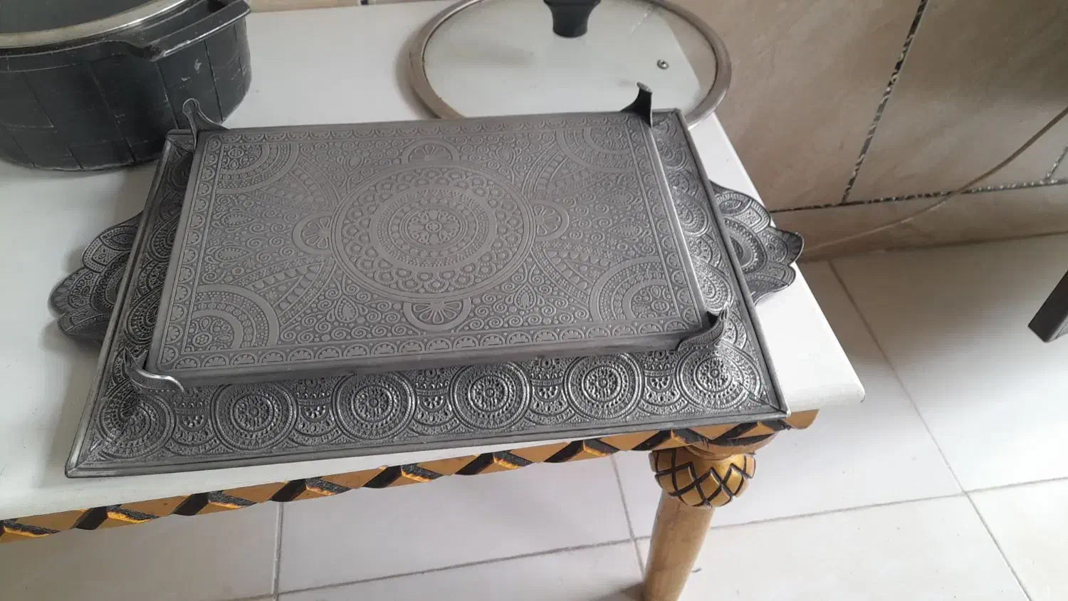 سینی|ظروف سرو و پذیرایی|شیراز, کوشک میدان|دیوار