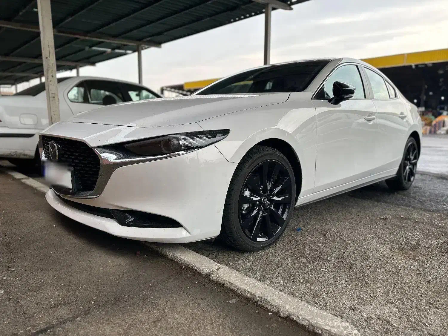 مزدا ۳ پرمیوم سفید صفر داخل مارون|خودرو سواری و وانت|تهران, میدان میوه و تره‌بار مرکزی|دیوار