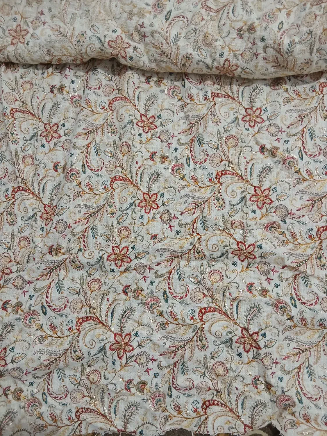 فزوش|لباس|بروجن, |دیوار