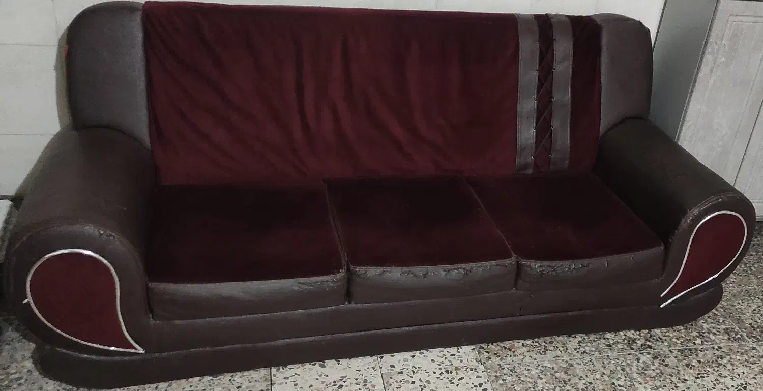 مبل راحتی 3 نفره سالم|مبلمان خانگی و میز عسلی|اصفهان, شیخ اشراق|دیوار