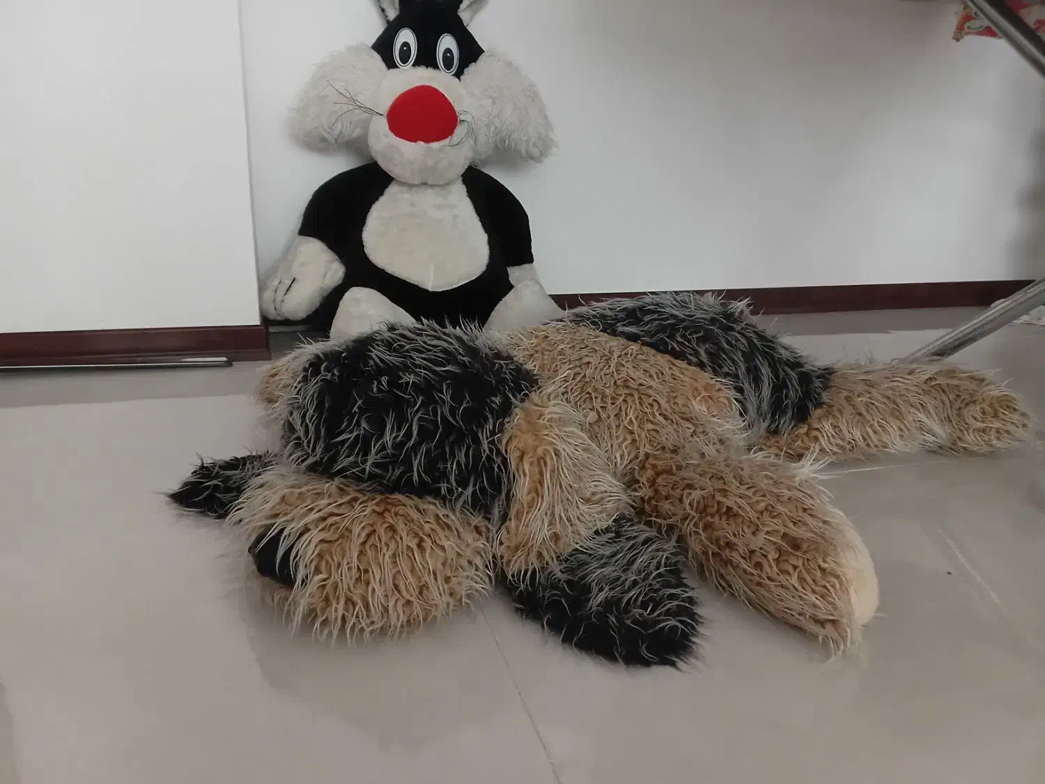 عروسک بزرگ و تاب کودک و میز آرایش کودک|اسباب‌بازی بچه|سهند, |دیوار