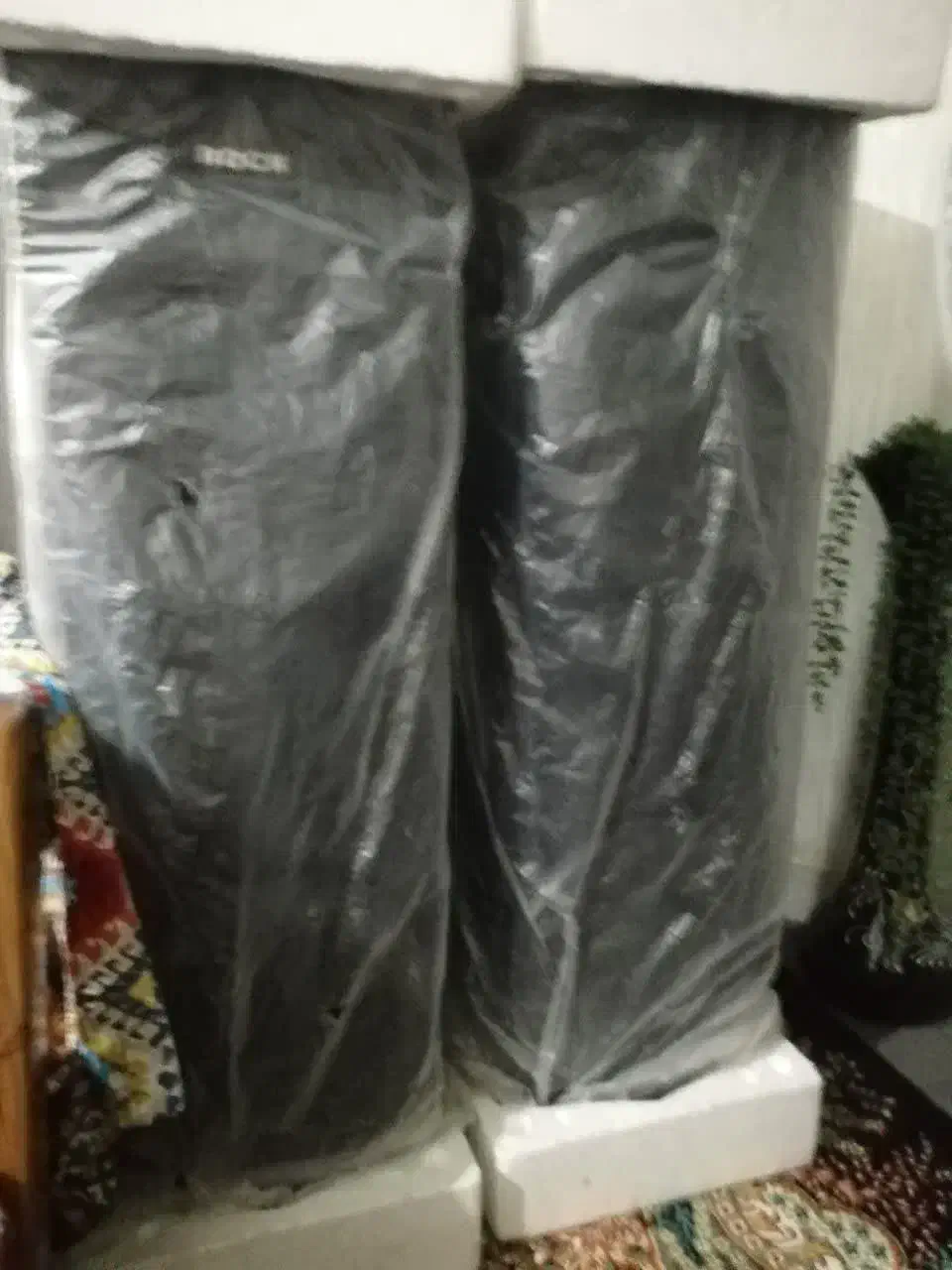 یک جفت اسپیکر نو|سیستم صوتی خانگی|ری, جوانمرد قصاب|دیوار