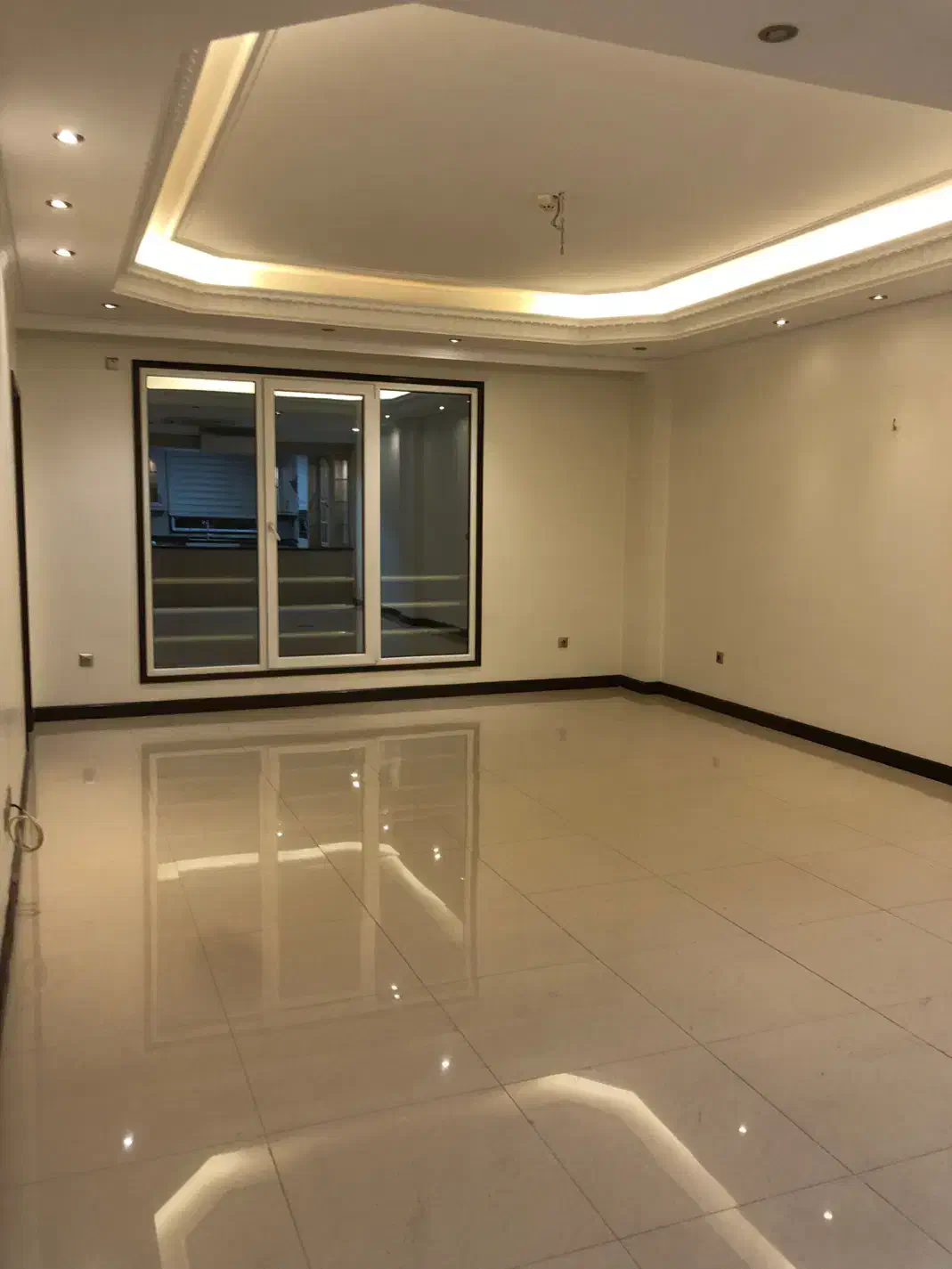 نیاوران۱۴۰متر۳خواب۲خواب مستر با سوییت مجزا۲پارکینگ