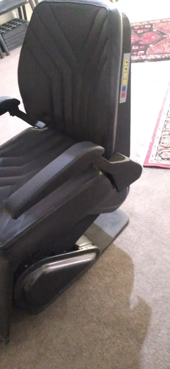 ۲ دستگاه صندلی برقی آرایشگاه|آرایشگاه و سالنهای زیبایی|قزوین, |دیوار