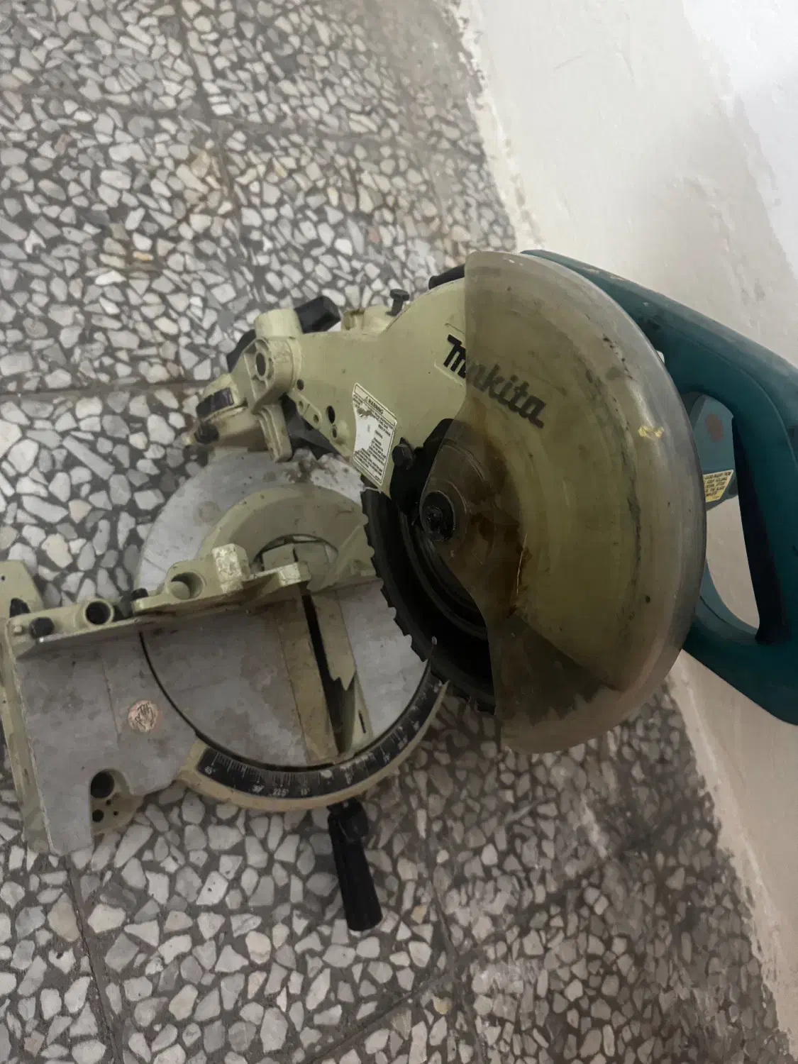 فارسی بر  فرز|ابزارآلات|اندیشه, پرنیان|دیوار