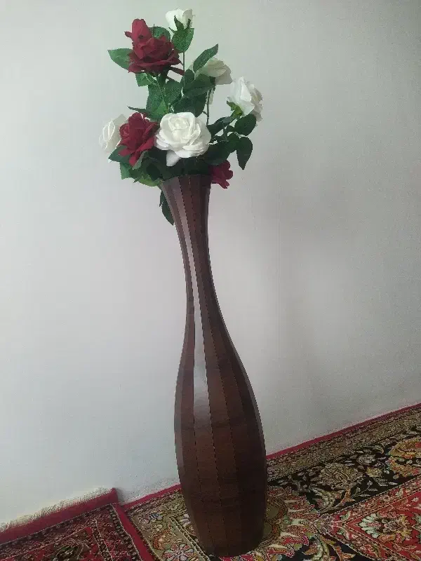 گلدان چوبی و گل رز|گل مصنوعی|خلخال, |دیوار