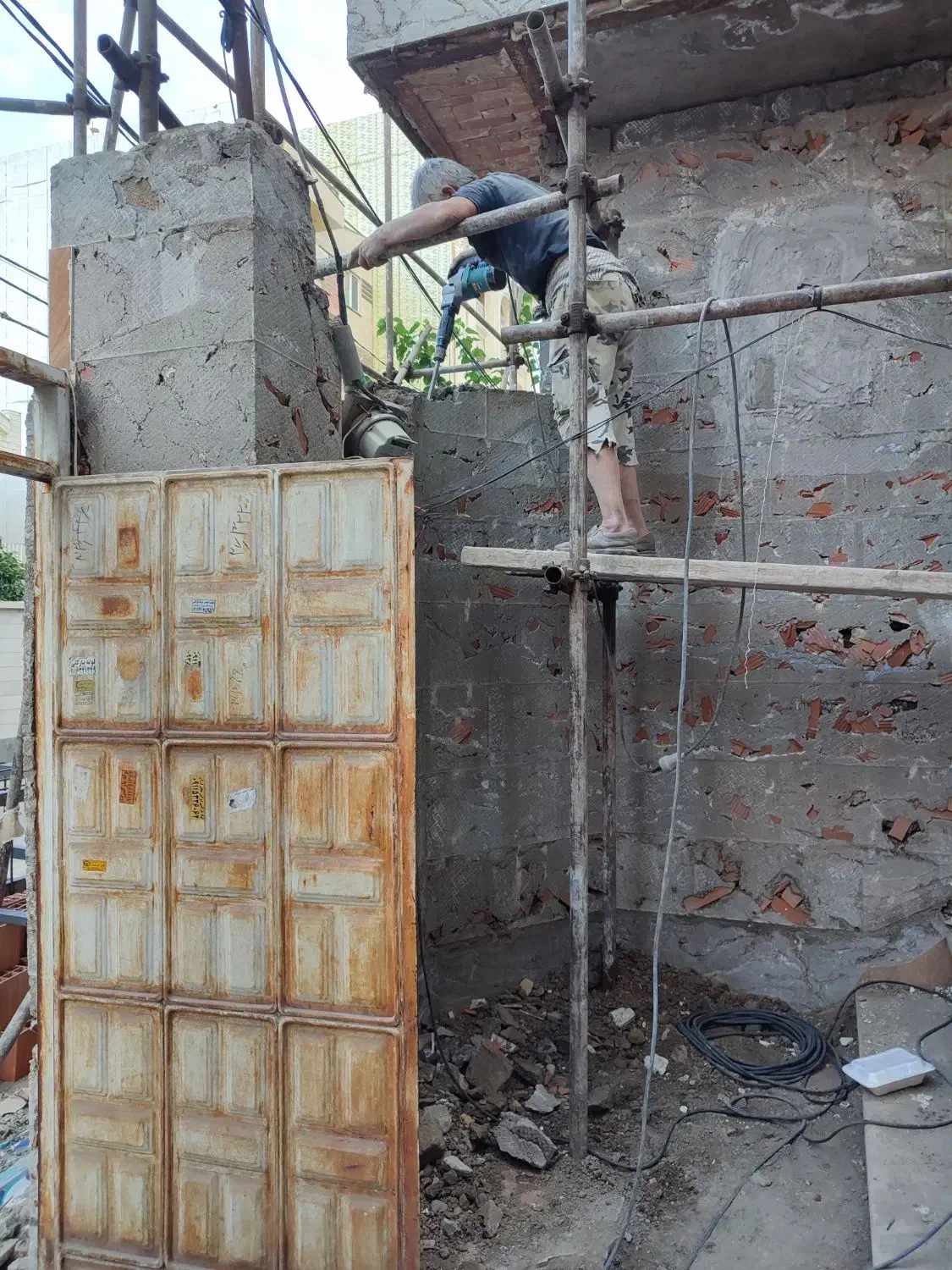 درب و پنجره آهنی با ابعاد وقیمت مختلف|حراج|گنبد کاووس, |دیوار