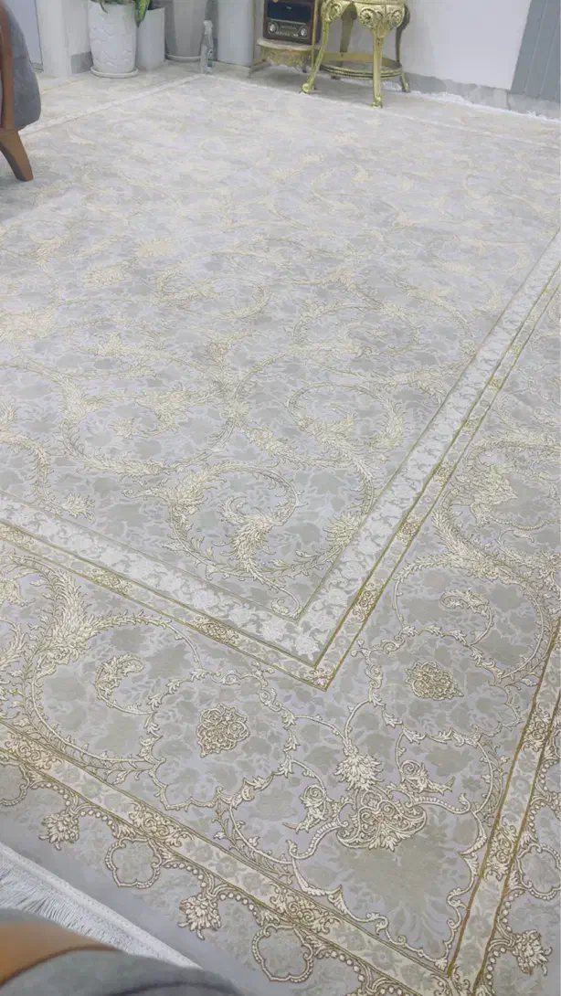 قالی ۱/۲۰۰ شانه هشت ماه کار کردن در حد نو|فرش|پاوه, |دیوار