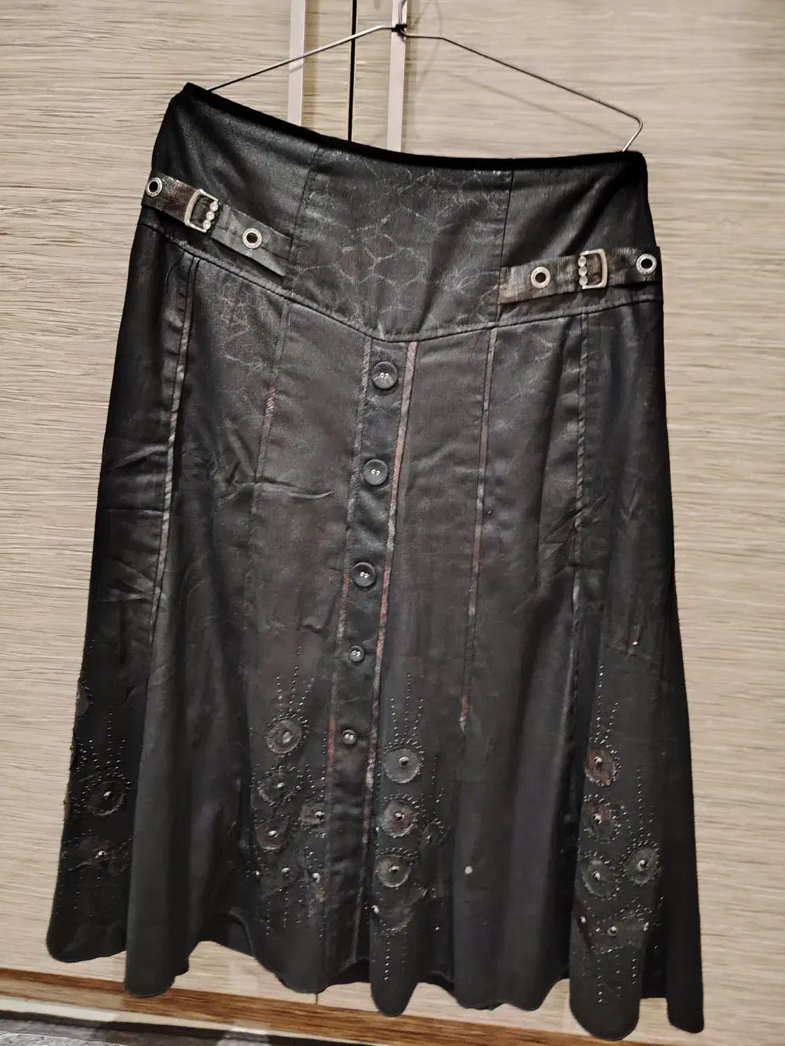 لباس مجلسی|لباس|شاهین‌شهر, مسکن مهر|دیوار