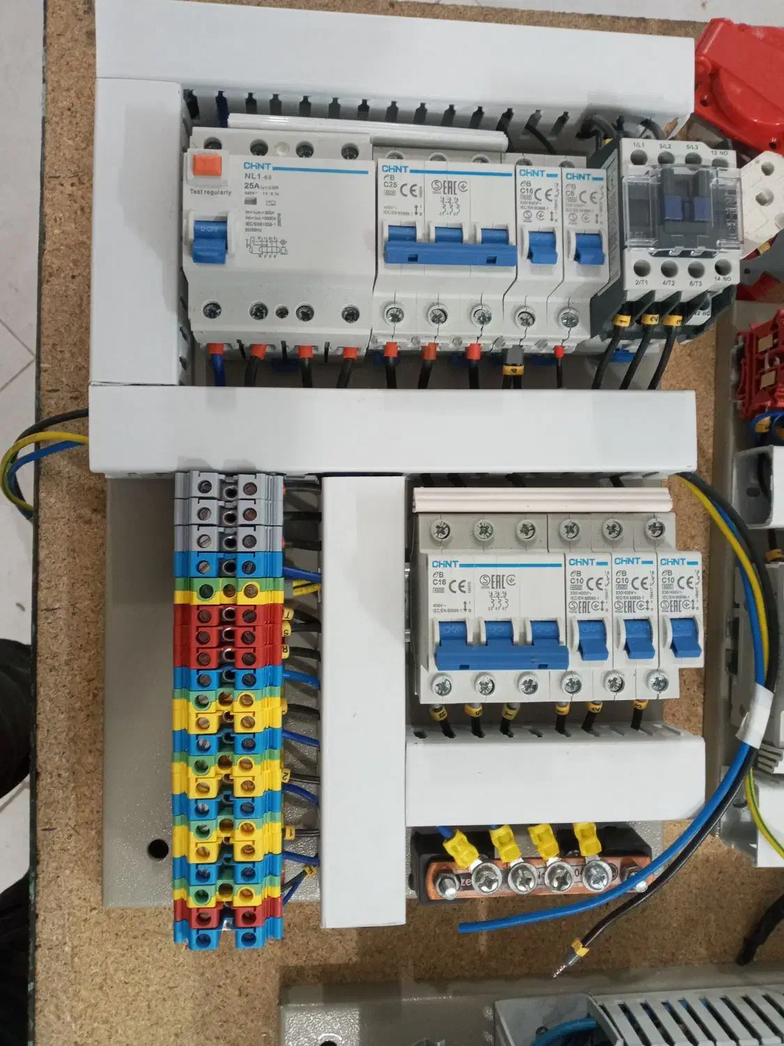 برق کشی ساختمان ودوربین ودزدگیر|خدمات پیشه و مهارت|خمینی‌شهر, |دیوار