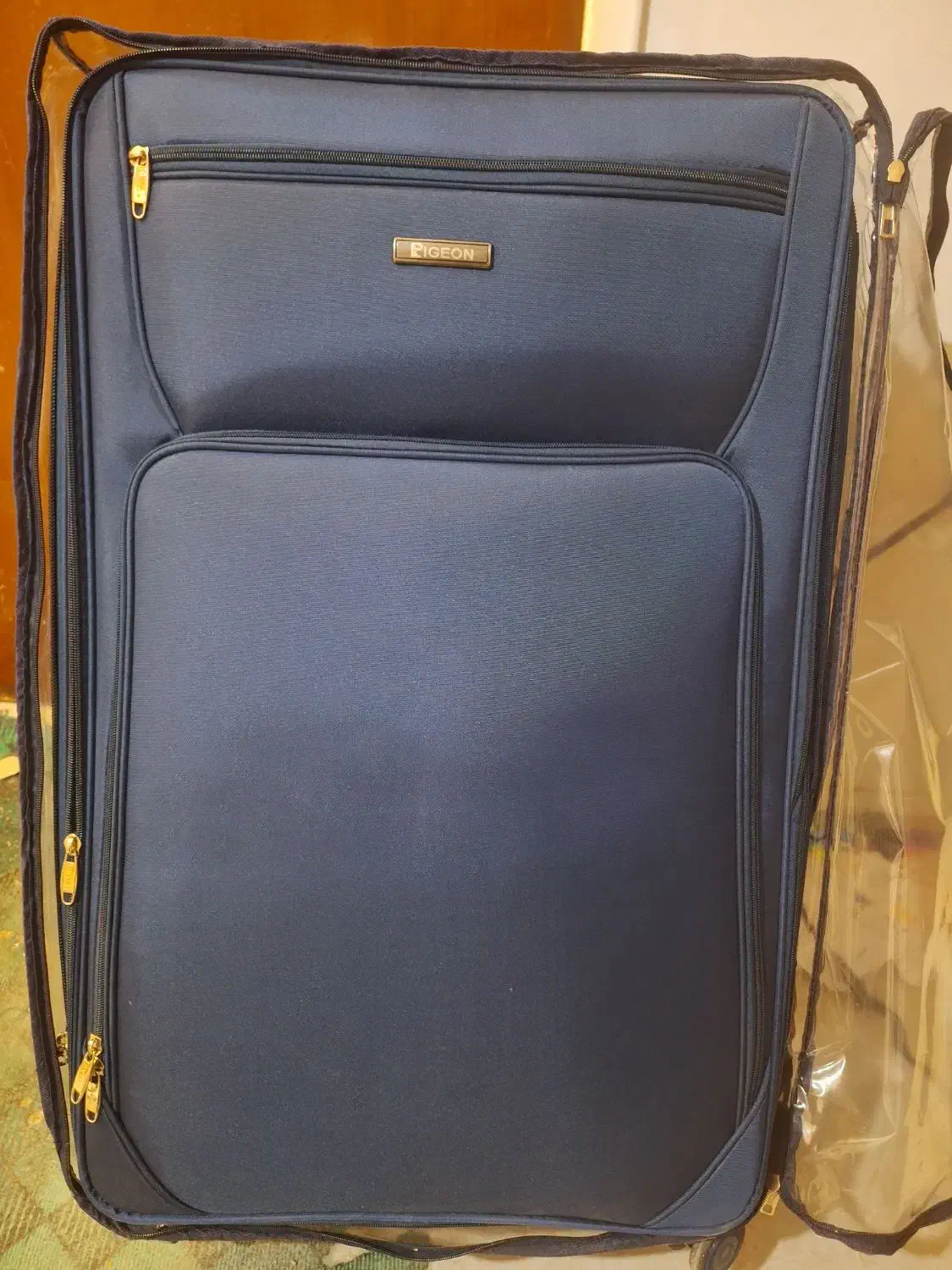 چمدان مسافرتی برزنتی سورمه ای رنگ|کیف، کفش، کمربند|کرمان, |دیوار