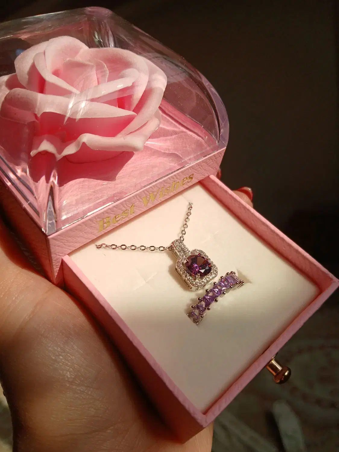 انگشتر جواهری|بدلیجات|قدس, شهر‌قدس|دیوار