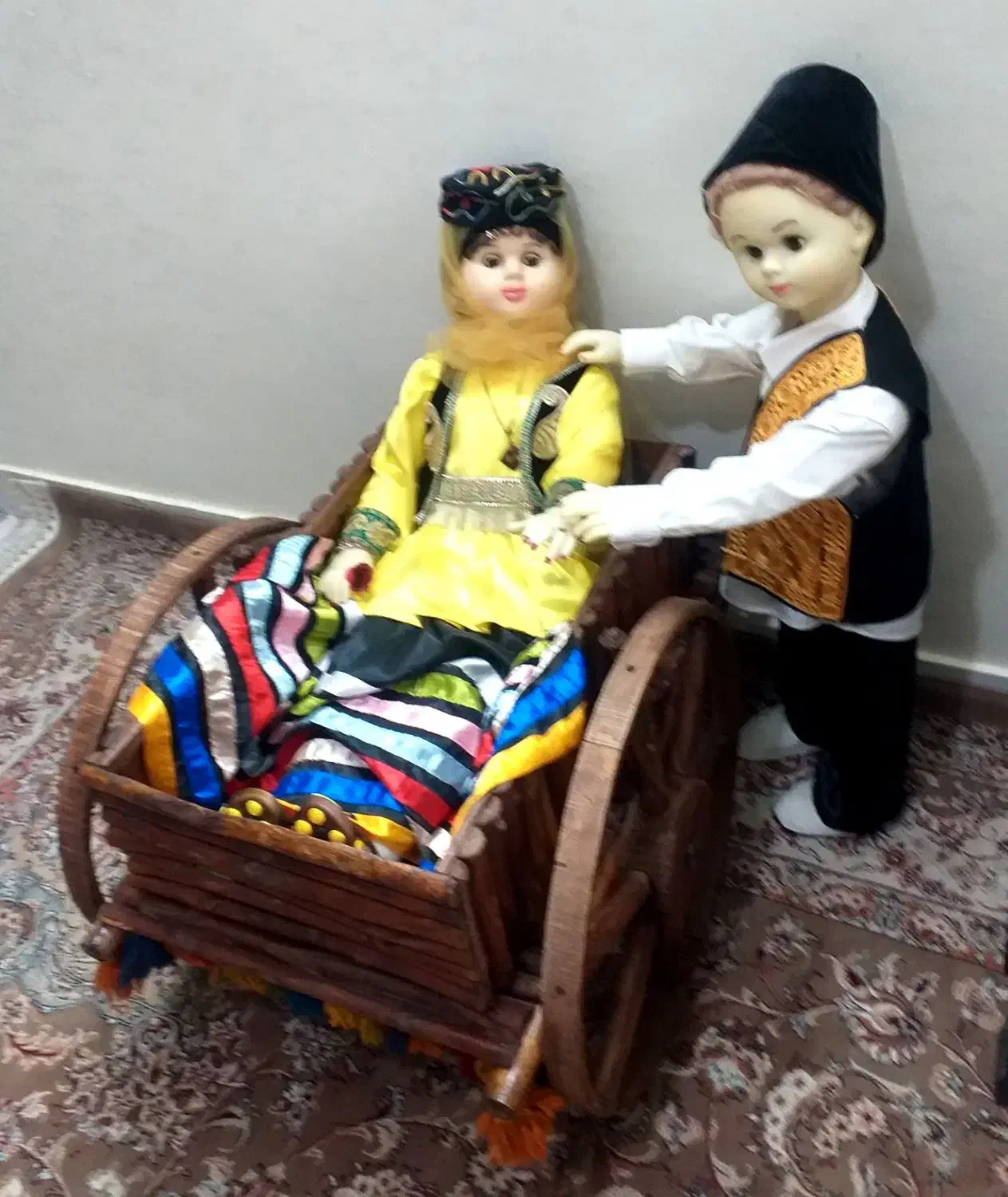 عروسک  با گاری سنتی|کلکسیون اشیاء عتیقه|مشهد, نوید|دیوار