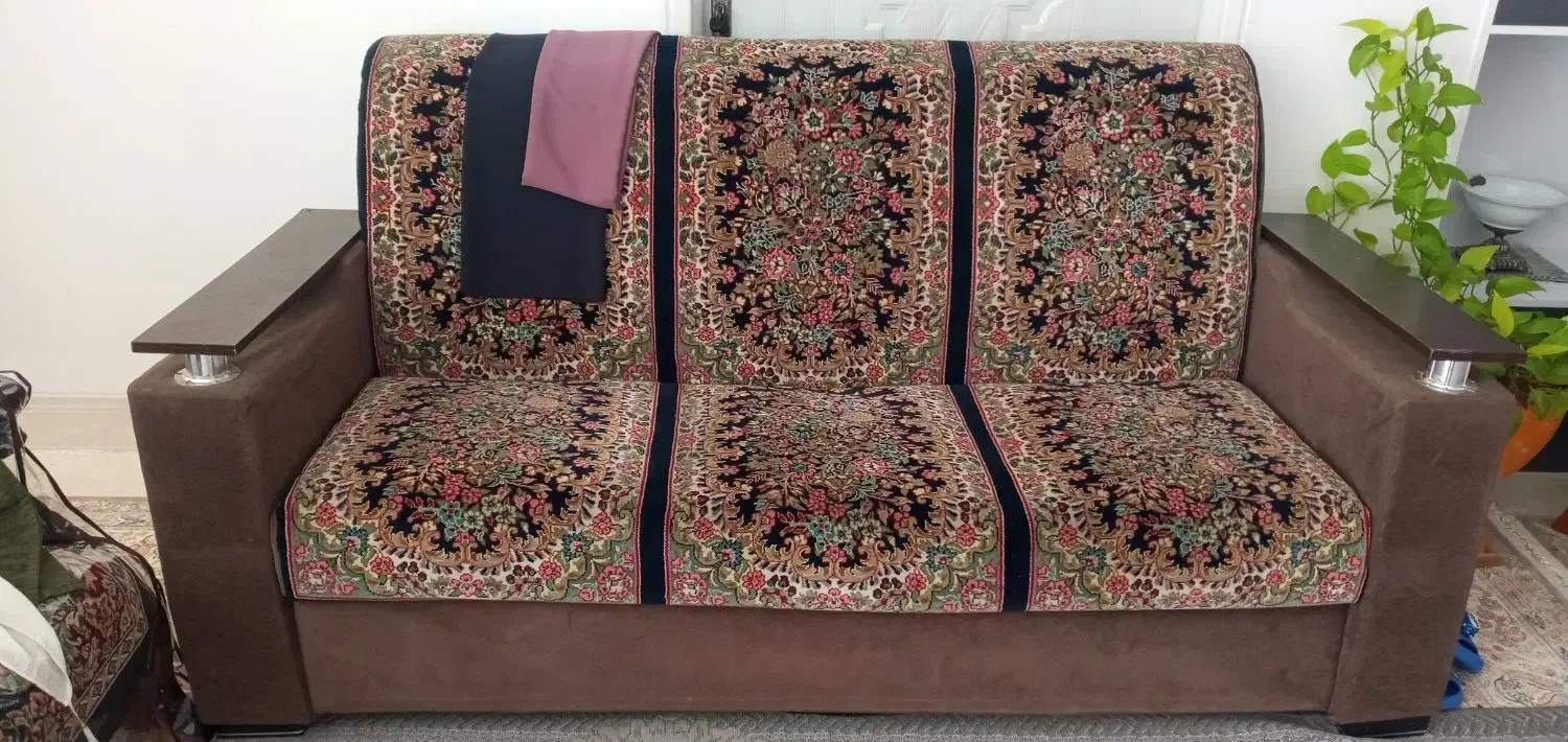 مبل راحتی یه ۳نفره یه ۲نفره درحد نووسالم|مبلمان خانگی و میز عسلی|کرمان, |دیوار