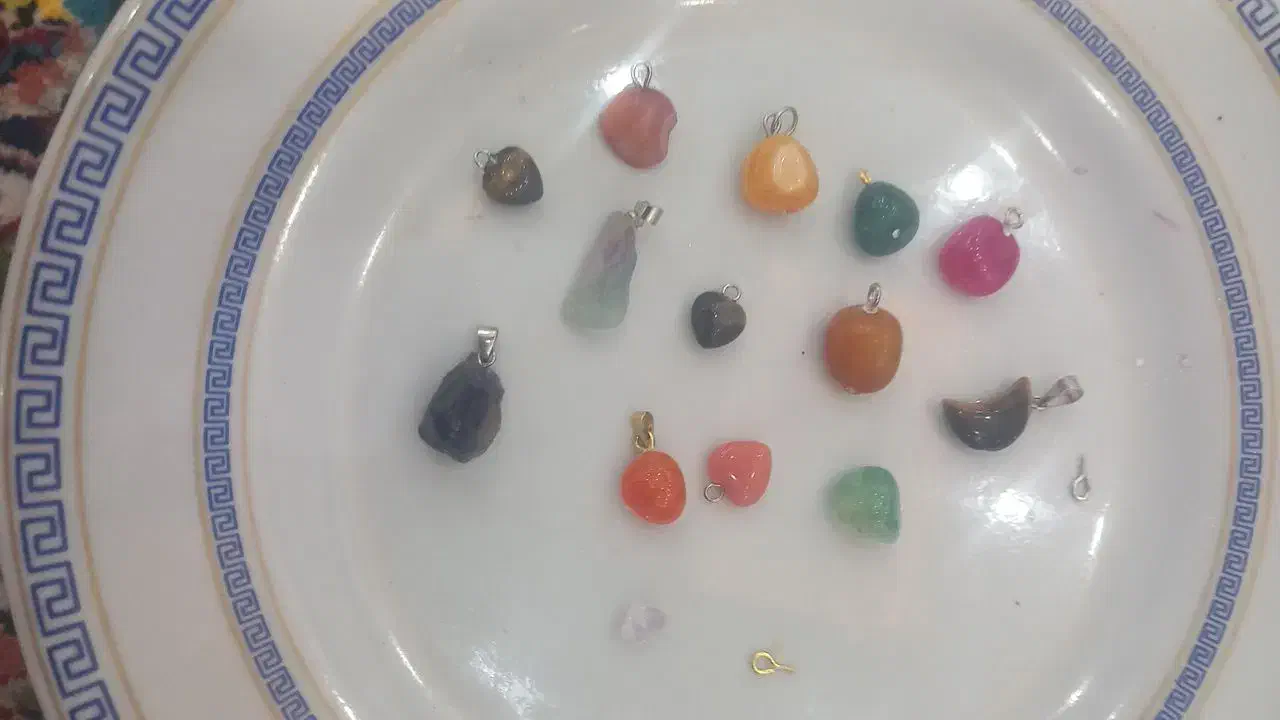 گردنبنده سنگ زندهقیمت با زنجیر ۲۰۰هزارتمن|بدلیجات|یاسوج, |دیوار