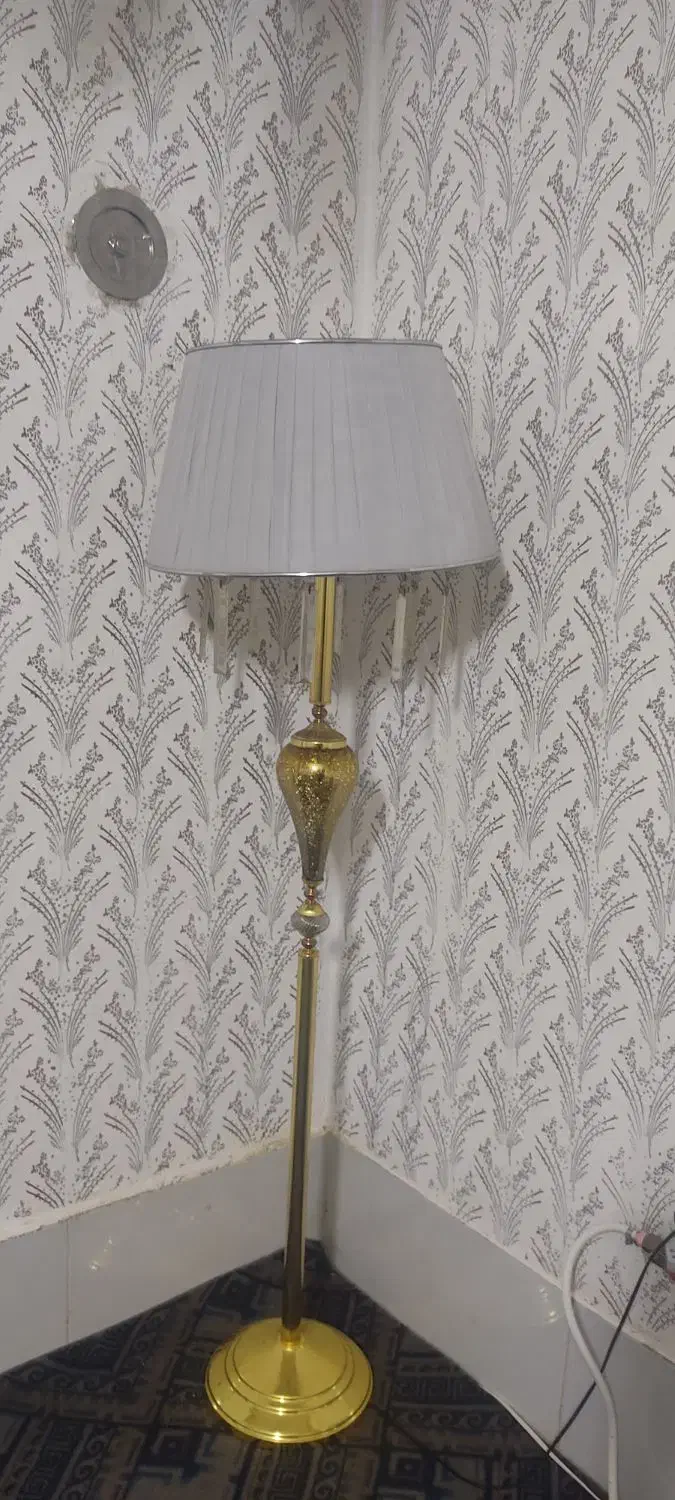 آباژور پایه طلایی|چراغ خواب و آباژور|جوانرود, |دیوار