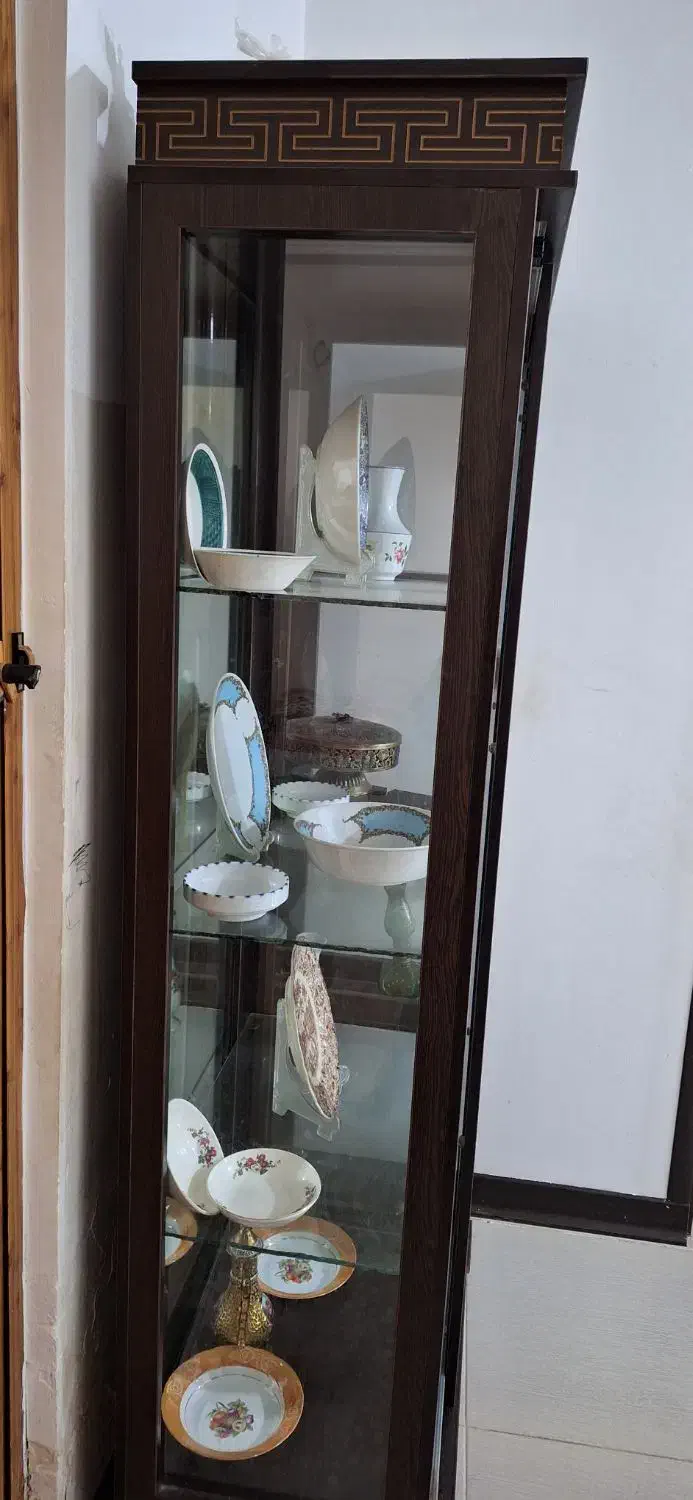 بوفه یا ویترین ظرف|بوفه، ویترین، کنسول|آستانه سرا, |دیوار