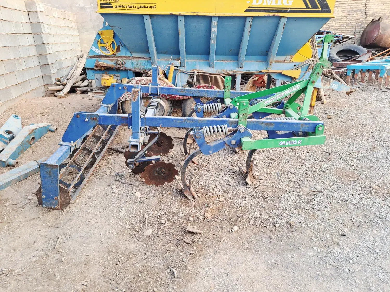 خاکورز|ماشین‌آلات صنعتی|سده (فارس), |دیوار