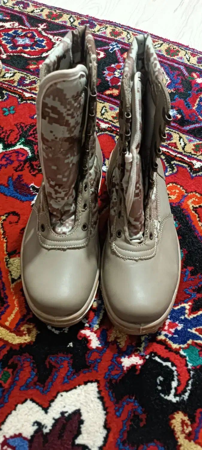 پوتین نظامی|کیف، کفش، کمربند|اهر, |دیوار