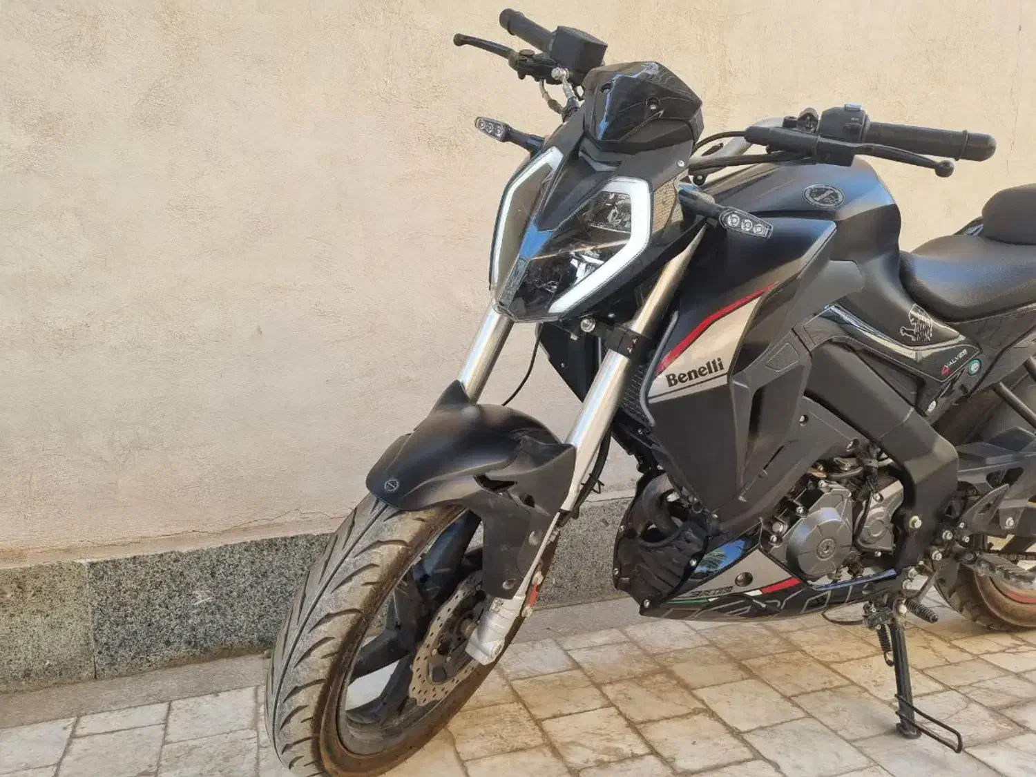 بنلی 180 اس|موتورسیکلت|طبس, |دیوار