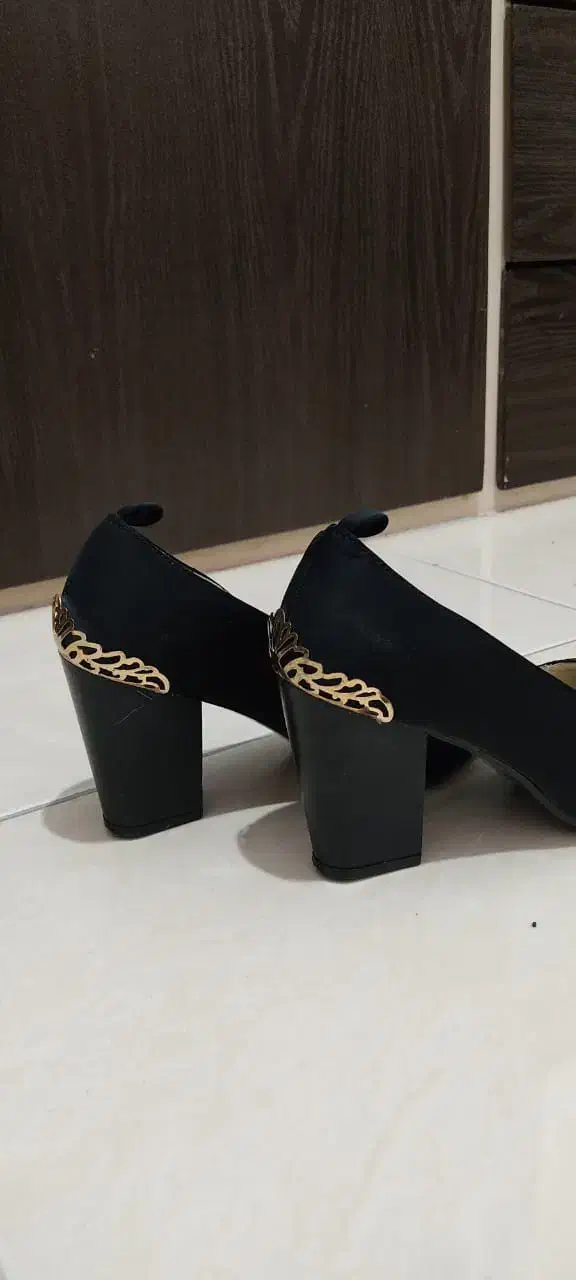 کفش پاشنه بلند|کیف، کفش، کمربند|قم, لسانی|دیوار