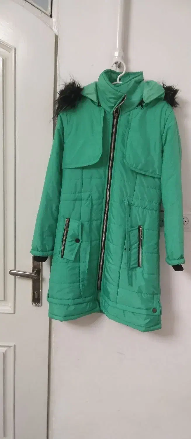 تعدادی لباس|لباس|گلپایگان, |دیوار