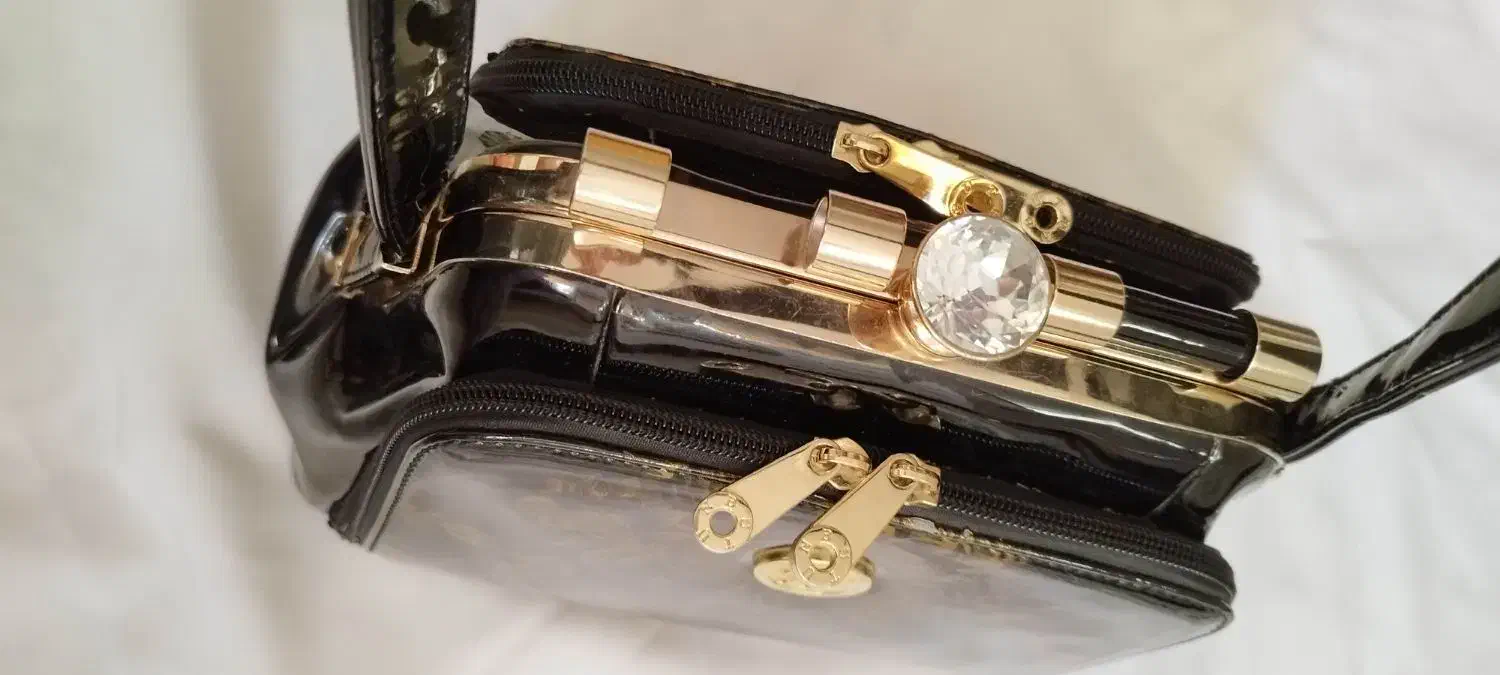 ۳ عدد کیف و مجسمه|کیف، کفش، کمربند|چابهار, |دیوار