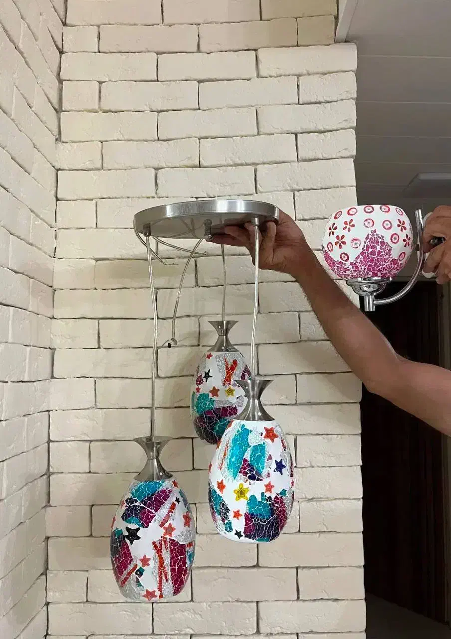 اویز سه شعله به همراه شب خواب|لوستر و چراغ آویز|کاشان, شهرک خاتم الانبیا (مسکن ملی کاشان)|دیوار