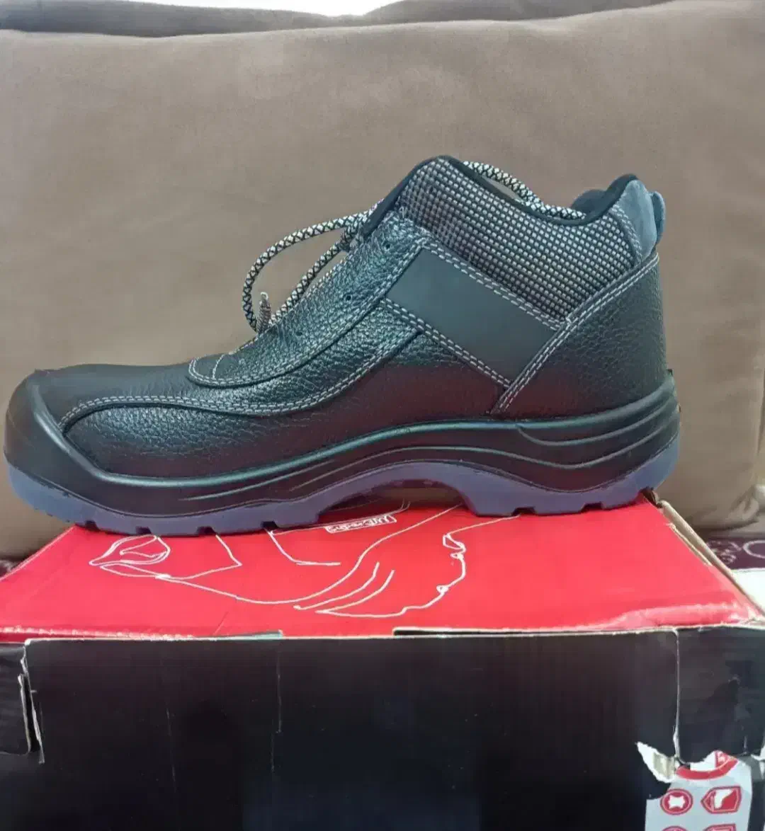 کفش ایمنی کار فوق العاده سبک|کیف، کفش، کمربند|جهرم, |دیوار