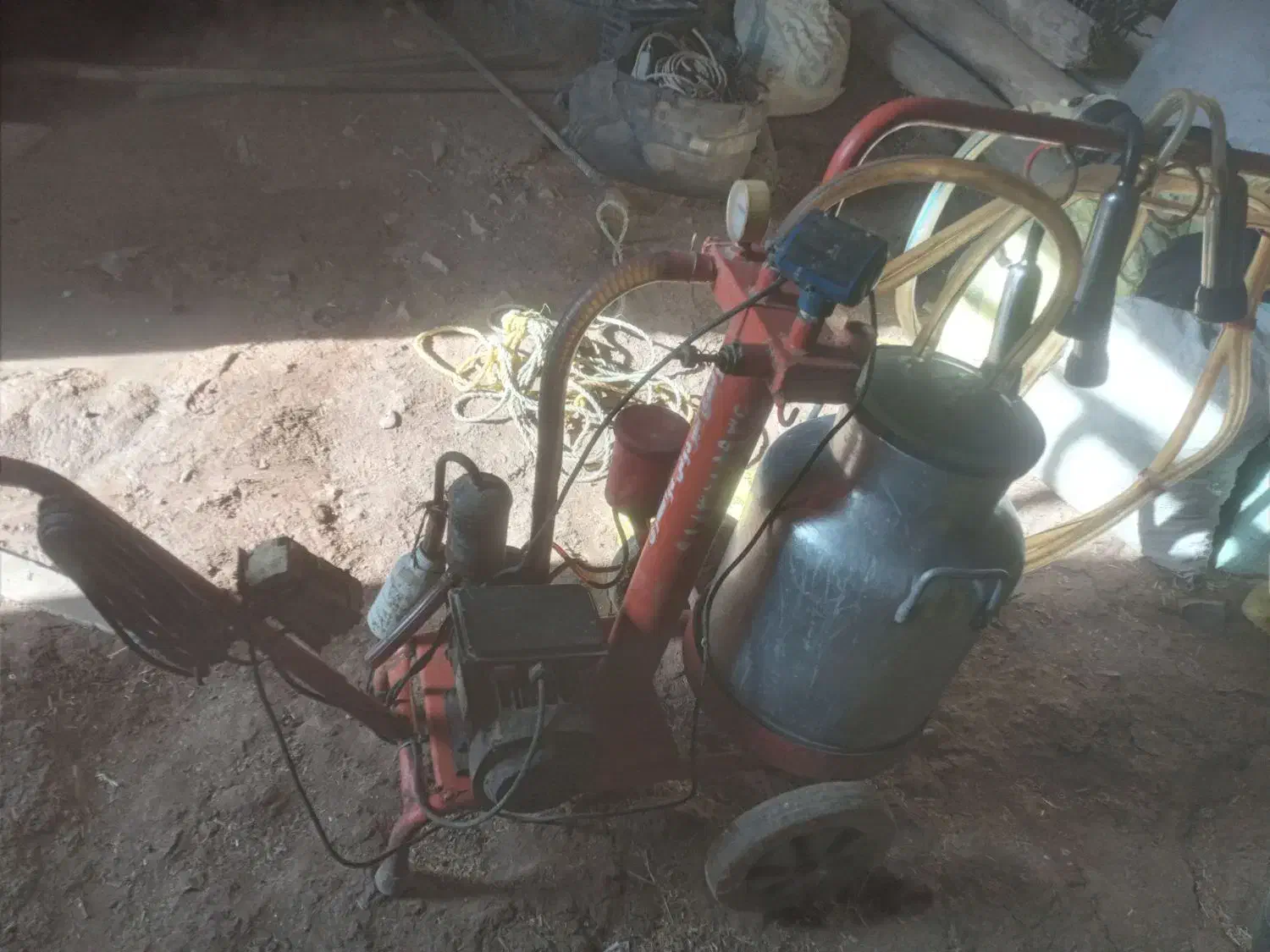 دستگاه شیر دوش گاو|لوازم جانبی حیوانات|هرسین, |دیوار