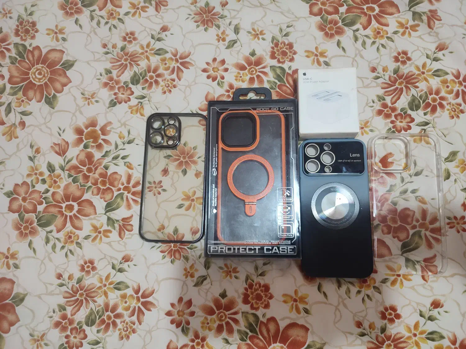 چهار عدد قاب سری 14/15 مکس آیفون و شارژر اصل 20وات|لوازم جانبی موبایل و تبلت|شاهین‌شهر, فردوسی|دیوار