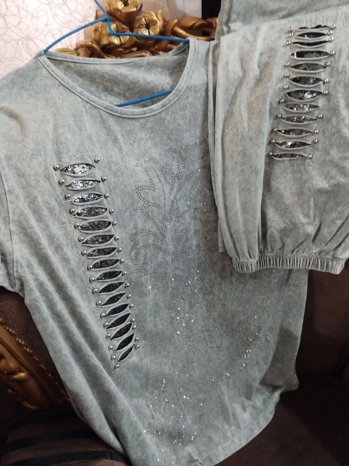 لباس نو|لباس|قم, باسکول|دیوار