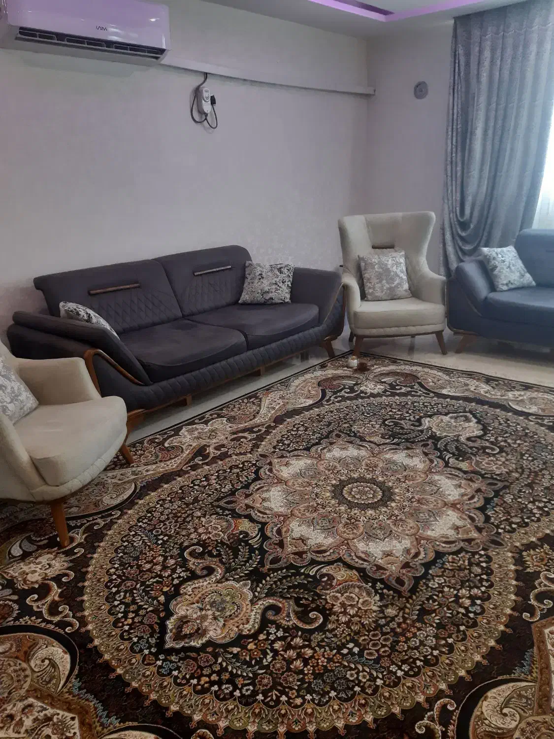 مبلمان ۸نفره+میز وسط و ۳عدد گل میز|مبلمان خانگی و میز عسلی|اهواز, سپیدار|دیوار